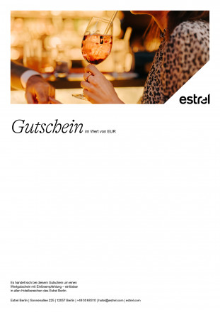 Gutschein New York Bar Frau mit Drink in der Hand